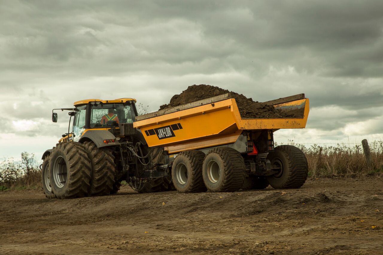 Jaylor introduces new line of construction dump wagons | Farms.com